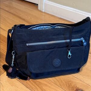 Kipling women’s syro crossbody bag in black, great condition